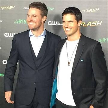 Celebrity Brothers: Robbie Amell and Stephen Amell